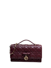 Load image into Gallery viewer, Bordeaux Bow Quilted Chain Bag